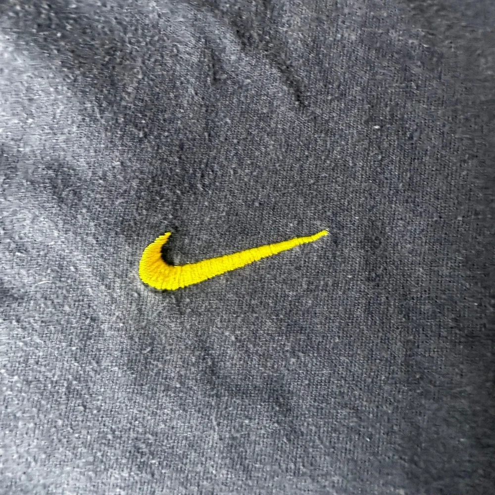 Nike T-Shirt Mens XL Navy Blue Performance  Embroidered Swoosh Logo Regular Fit